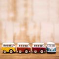 chaveiro-miniatura-kombi-vermelho-van-microbus-volkswagen-escala-164-mini-colecionavel-colecao-03