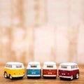 chaveiro-miniatura-kombi-vermelho-van-microbus-volkswagen-escala-164-mini-colecionavel-colecao-04
