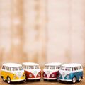 chaveiro-miniatura-kombi-laranja-van-microbus-volkswagen-escala-164-mini-colecionavel-colecao-02
