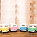 chaveiro-miniatura-kombi-rosa-pastel-van-microbus-volkswagen-escala-164-mini-02